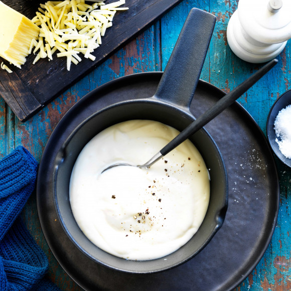 Easy cheese sauce recipe for steamed veggies, lasagne and pasta bakes. 