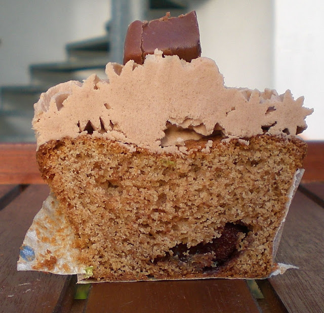 Weihnachtliche Doministein-Cupcakes mit Nougat-Buttercreme