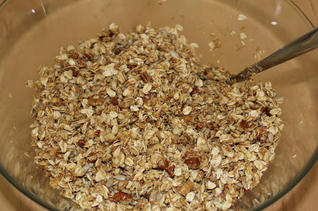 angerührtes hausgemachtes Knuspermüsli / selbst gemachtes Granola