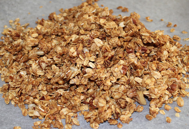 fertiges hausgemachtes Knuspermüsli / Granola