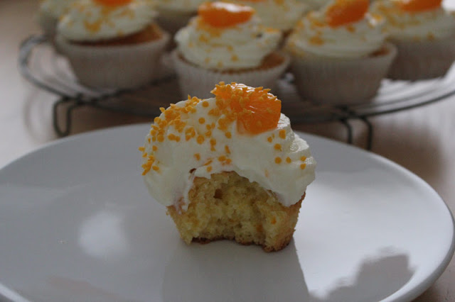Fertig gebackene Cupcakes aus einer Backmischung von Dr. Oetker