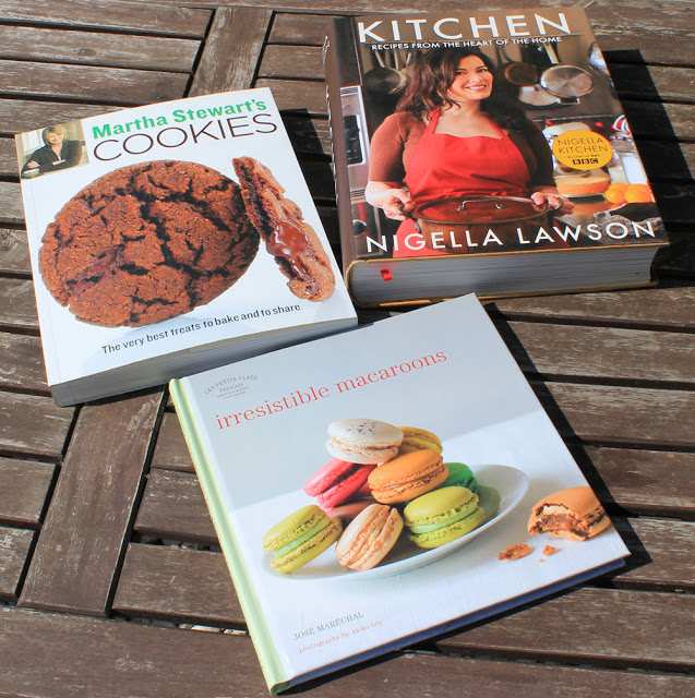 Rezept für Macarons mit weißer Schokoladenganache und Mascarponecreme-Füllung Martha Stewart Cookies, Nigella Lawson Kitchen und Macaraons - Backbücher aus London