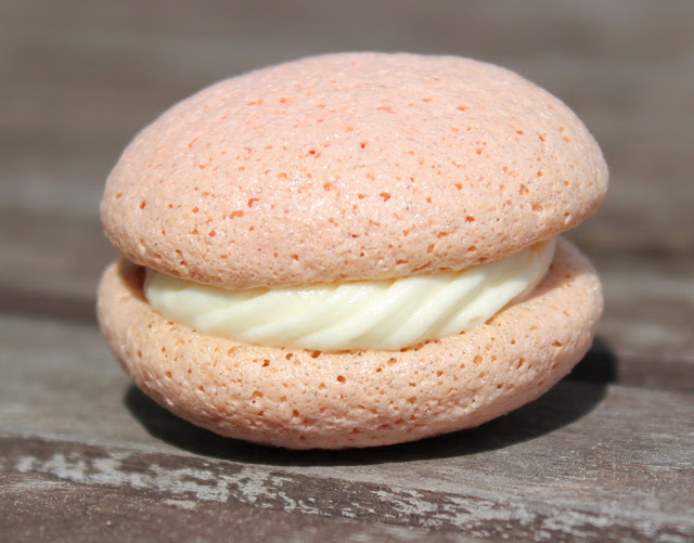 Macaron mit weißer Schokoladen-Ganache