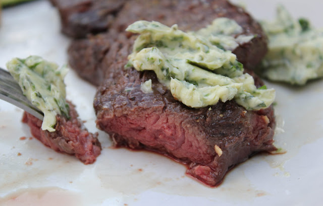 Steak mit Kräuterbutter