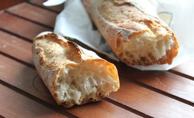 frisches Baguette vom französischen Bäcker