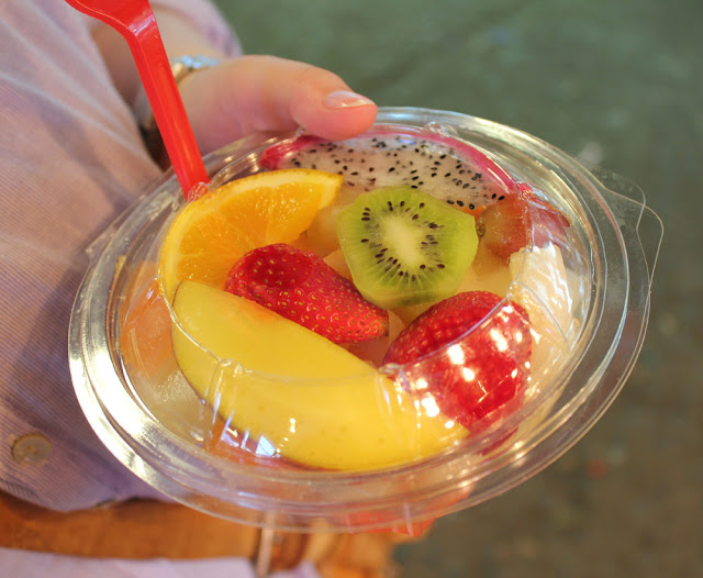 ein frischer Obstsalat aus der Boqueria in Barcelona