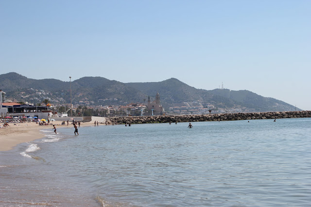 der wunderschöne Badestrand in Sitges bei Barcelona