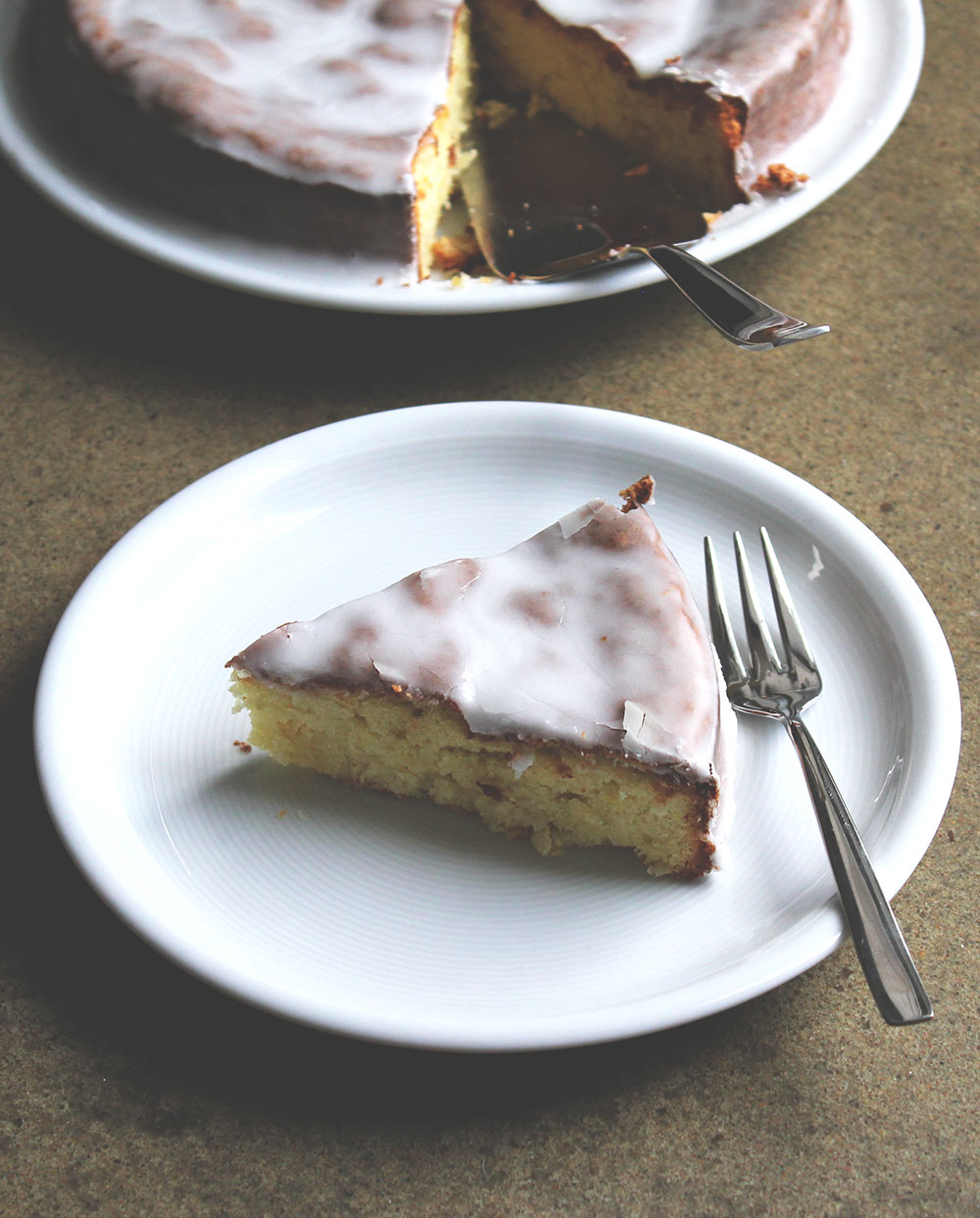 Rezept für Macadamia-Kuchen mit Kokos und Zitrone von moeyskitchen.com Rezept für Macadamia-Kuchen mit Kokos und Zitrone von moeyskitchen.com