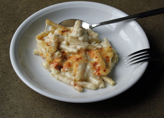 eine Portion Makkaroni mit Käse