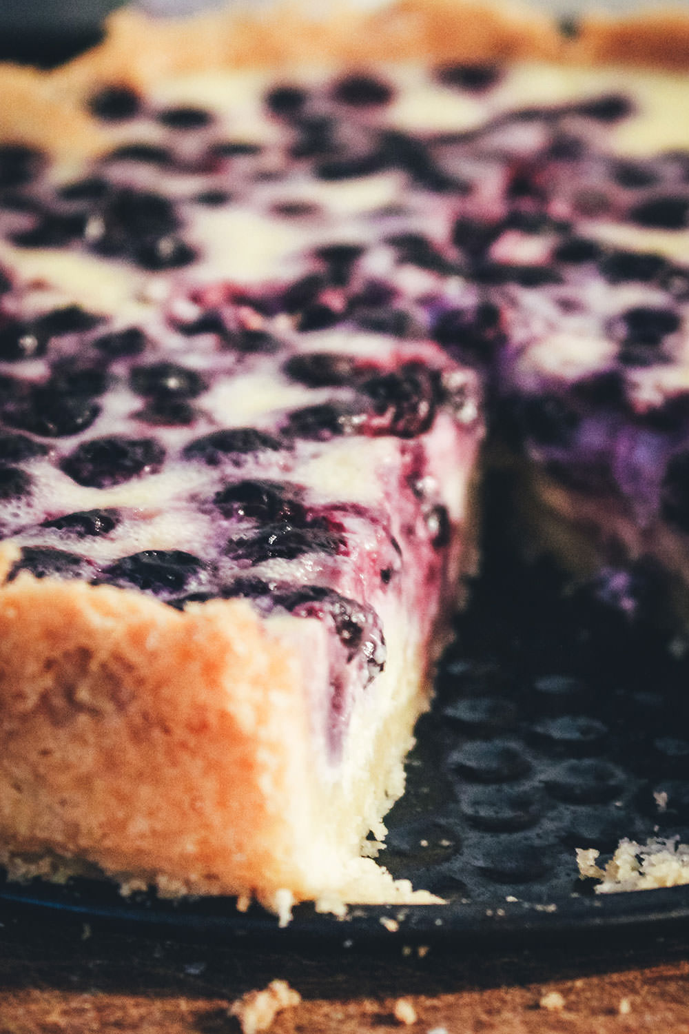 Rezept für leckere Blaubeer-Vanille-Tarte | saftiger Blaubeer-Kuchen mit Schmand | moeyskitchen.com #blaubeeren #heidelbeeren #blueberries #kuchen #tarte #kuchenbacken #rezepte #foodblogger
