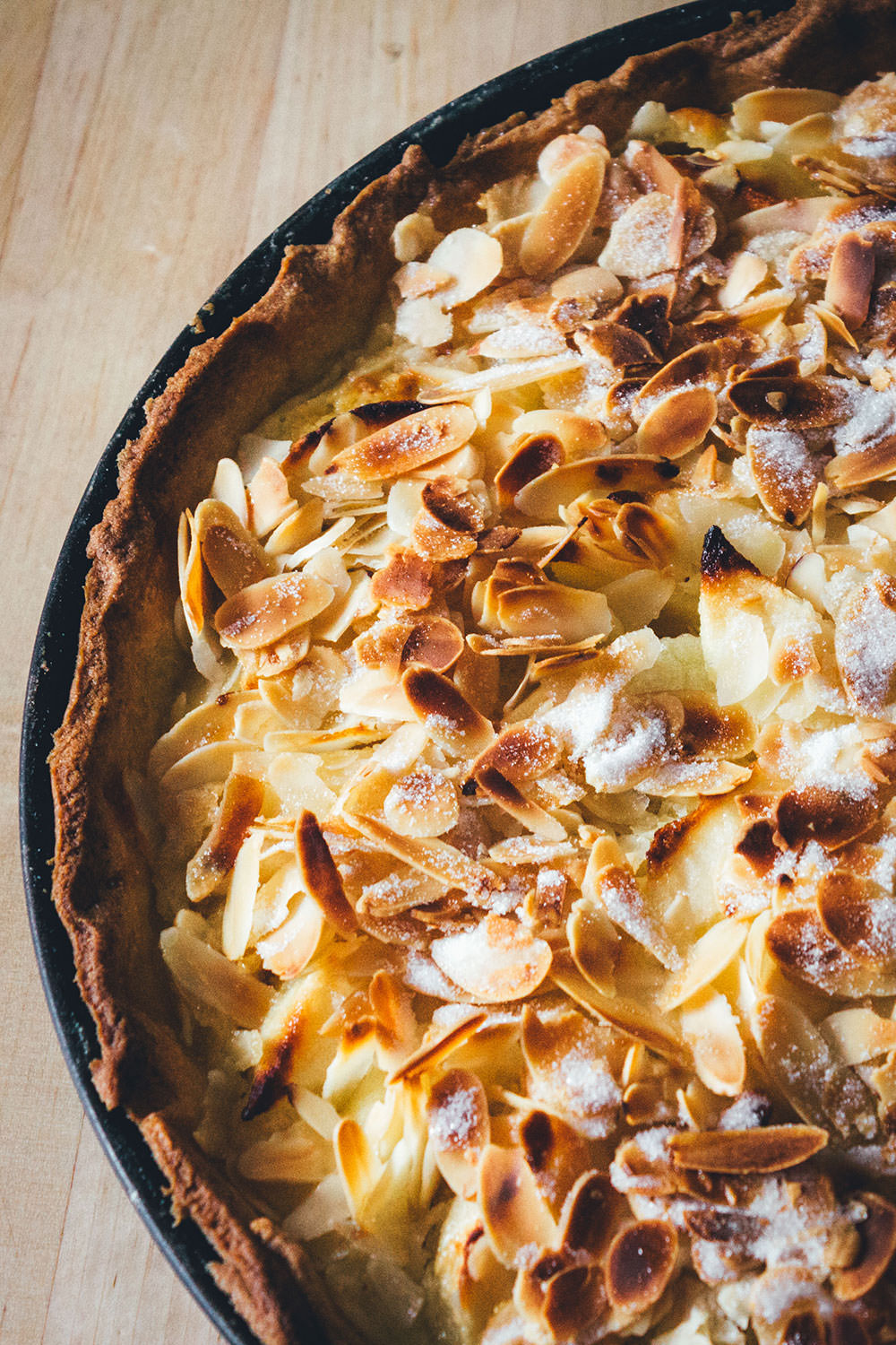 Rezept für Apfeltarte mit Mascarponecreme und Mandeln | der perfekte Apfelkuchen für den Herbst | moeyskitchen.com #rezepte #foodblogger #apfelkuchen #apfeltarte #tarte #kuchen #herbst