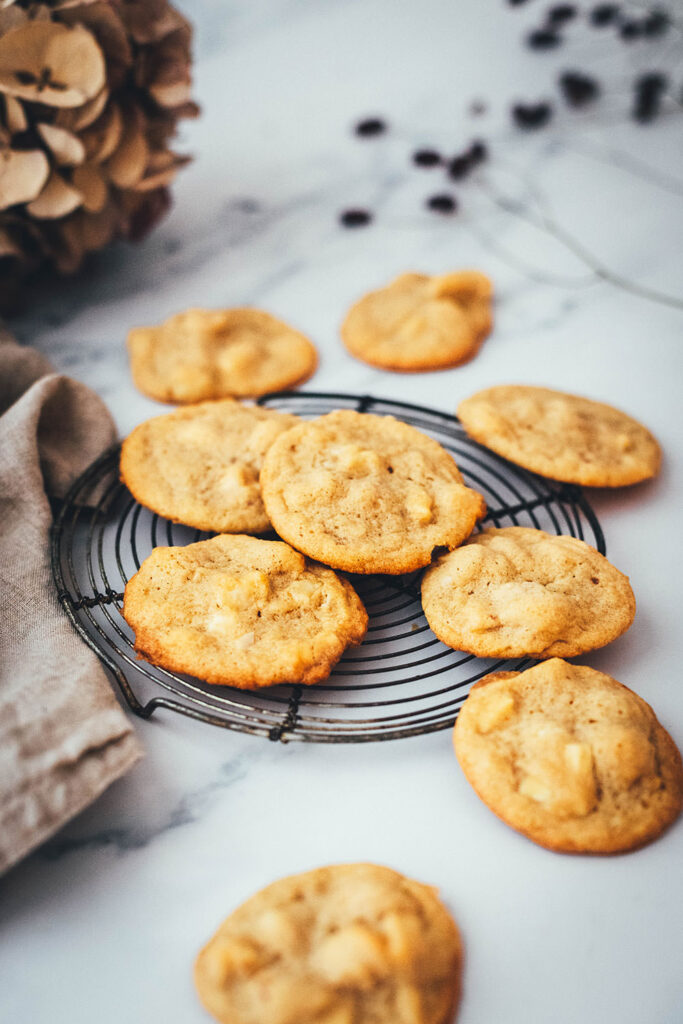 Macadamia-Cookies mit weißer Schokolade | moeyskitchen.com