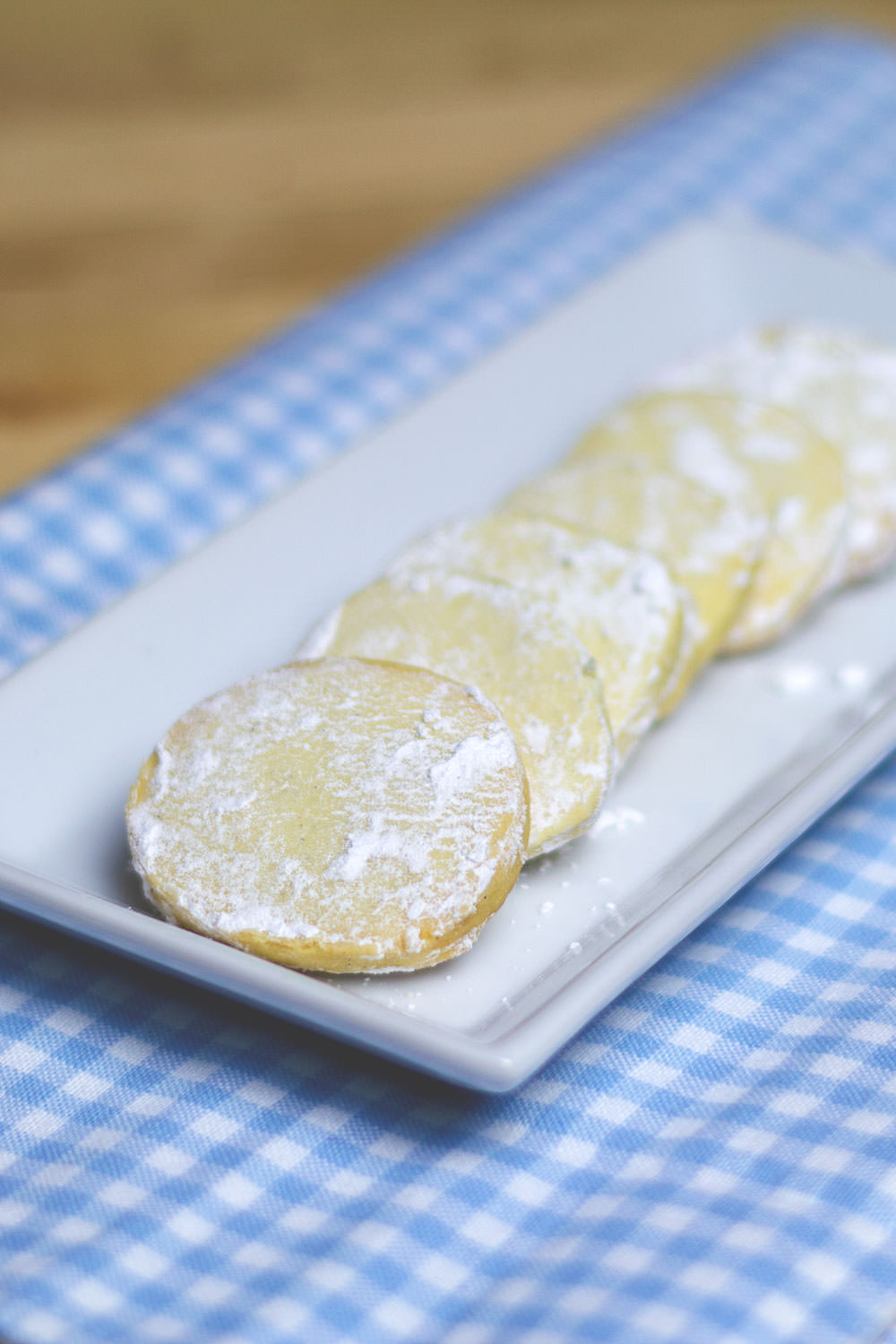 Vanilla Meltaways | zart-mürbe Vanilleplätzchen | köstliche Vanillekekse für die Weihnachtszeit | moeyskitchen.com #weihnachtsplätzchen #weihnachtskekse #cookies #backen #foodblog