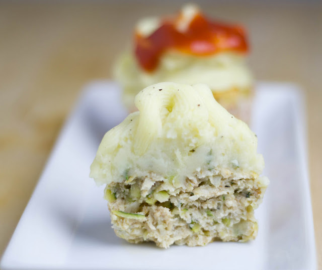 Anschnitt eines Puten-Cupcake mit Kartoffelpüree-Frosting