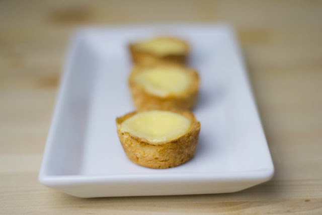 frisch gebackene Minitörtchen mit Zitronencreme