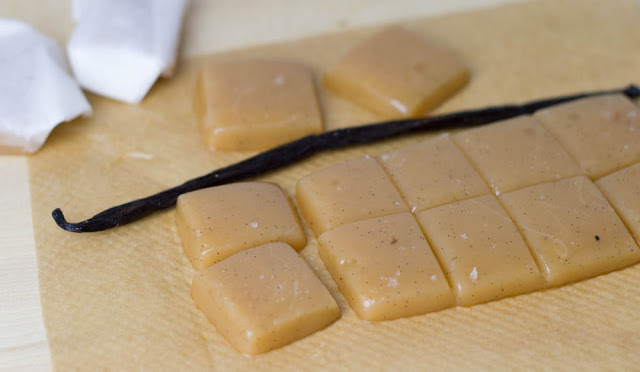 leckere Sahne-Karamellbonbons mit Vanille und Meersalz