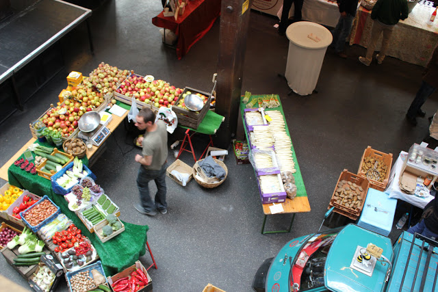 Kulinarischer Reisebericht Hamburg - moey's kitchen foodblog Obst- und Gemüsestand in der MarktZeit in der Fabrik in Hamburg-Ottensen