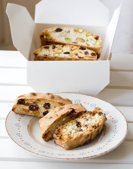 Rezept für Cranberry-Biscotti mit weißer Schokolade und Pistazien
