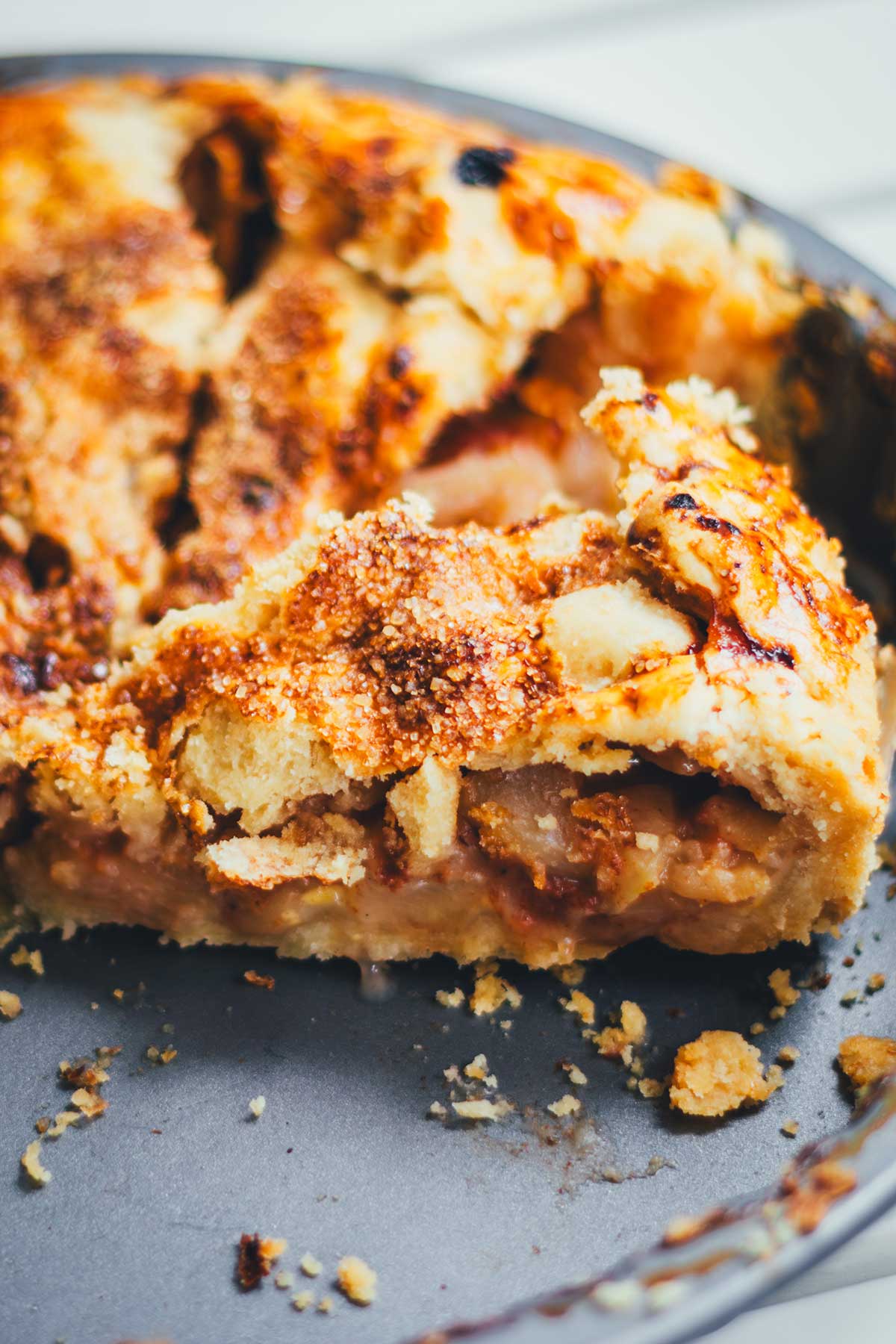 Ein klassischer Apple Pie mit saftigen Äpfeln, Zimt und knuspriger Kruste – das perfekte Rezept zum Nachbacken. | der perfekte Apfelkuchen für den Herbst und Winter | moeyskitchen.com