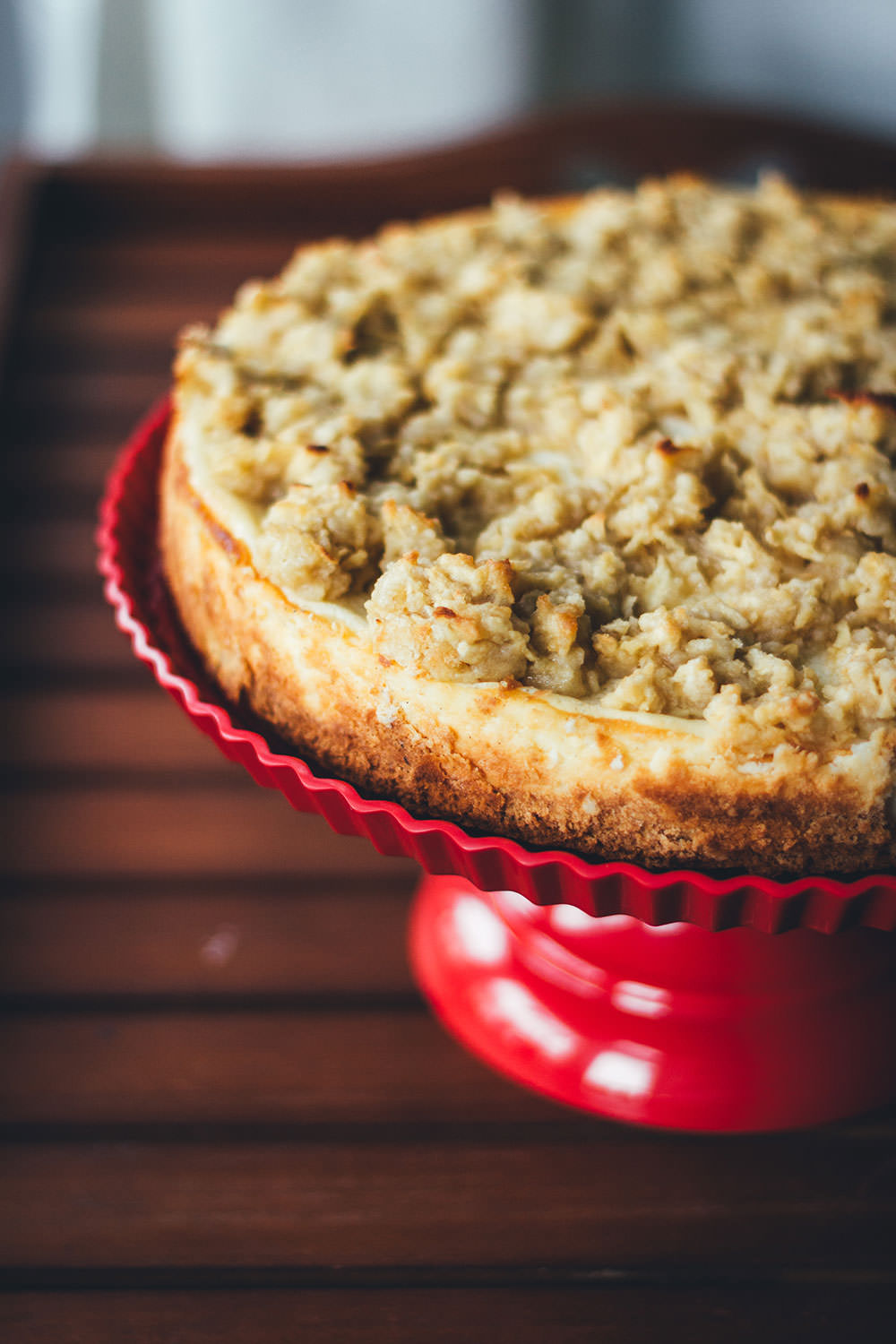 Rezept für Vanille-Cheesecake mit Apfelstreuseln | typisch amerikanischer Käsekuchen mit saftigen Mürbeteig-Streuseln mit geriebenen Äpfeln | moeyskitchen.com #cheesecake #käsekuchen #vanillecheesecake #mürbeteig #streusel #äpfel #apfelkuchen #backen #rezepte #kuchen #kuchenbacken #herbstrezept #foodblogger #rezepte