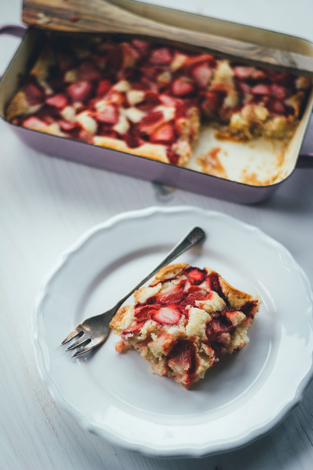 Rezept für Ruck-zuck-Erdbeerkuchen | saftiger Erdbeer-Kuchen - schnell und einfach zubereitet | moeyskitchen.com #erdbeeren #kuchen #erdbeerkuchen #backen #foodblogger #rezepte 