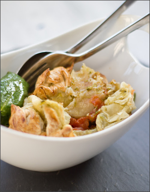 Metro Kochherausforderung Tomaten-Pesto-Päckchen auf Spinat-Ingwer-Salat