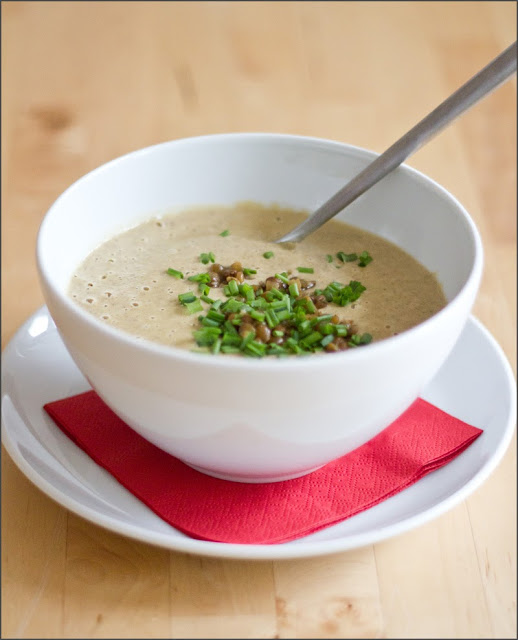 Rezept aus "Das Kochbuch": Linsenschaumsuppe mit Schnittlauch Rezept aus "Das Kochbuch": Linsenschaumsuppe mit Schnittlauch