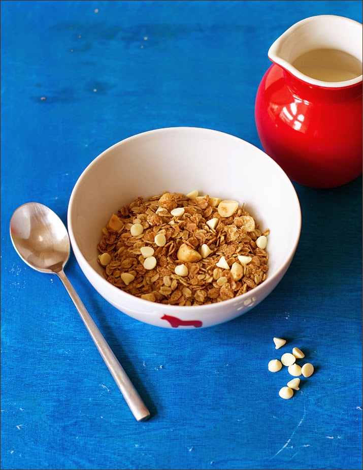 Rezept für Macadamia-weiße Schokolade-Granola, das Müsli der Woche Macadamia-weiße Schokolade-Granola, Knuspermüsli zum Wochenendfrühstück