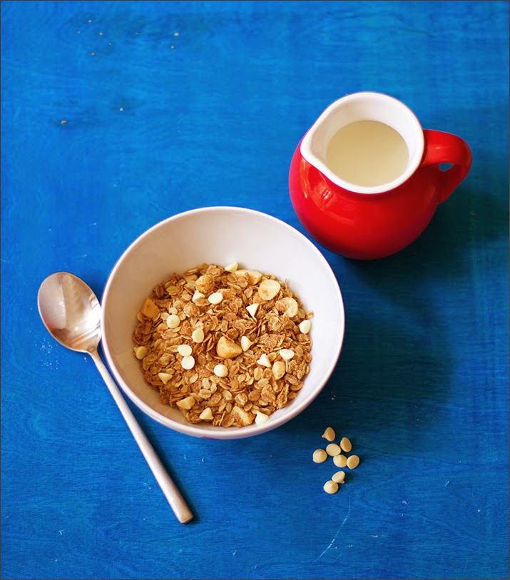 Rezept für Macadamia-weiße Schokolade-Granola, das Müsli der Woche Macadamia-weiße Schokolade-Granola, Knuspermüsli zum Wochenendfrühstück