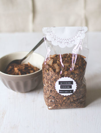 Rezept aus meiner Wochenserie MÜSLI DER WOCHE: Schoko-Kokos-Granola | moeyskitchen.com