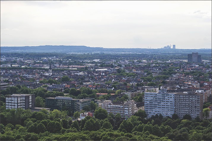 Blick von der Terrasse des Osman 30 im 30. Stock des KölnTurm im MediaPark über Köln Chablis-Empfang auf der Terrasse des Osman 30 im KölnTurm im MediaPark