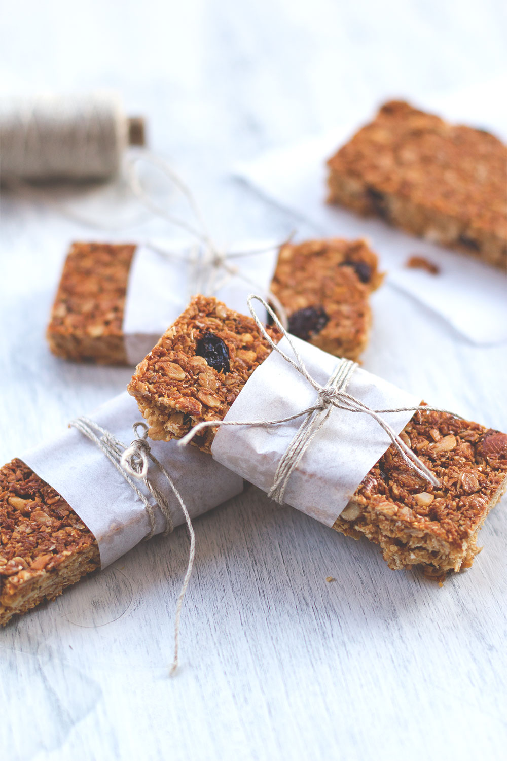 Rezept für knusprige Müsliriegel mit Studentenfutter | moeyskitchen.com