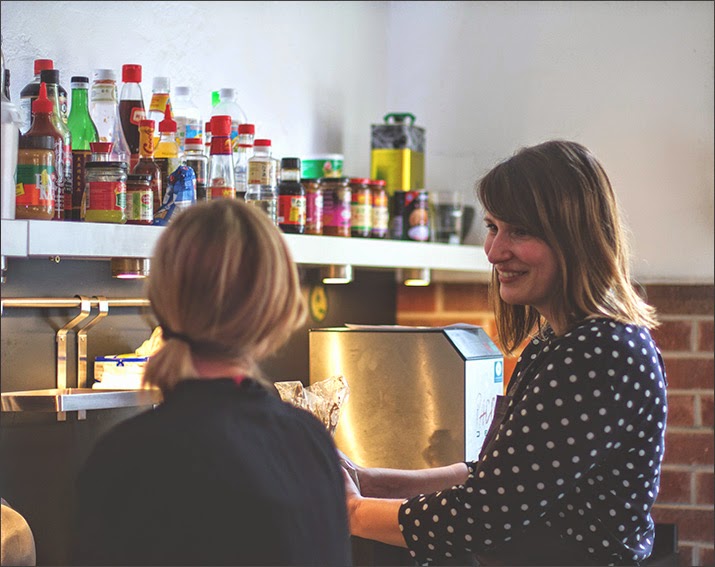 Die Gastgeberinnen von "Stadt Land Food", Supper Club zum Summer of Supper Die Gastgeberinnen: links: Sophia von Cucina Piccina, rechts: Simone von Pi mal Butter