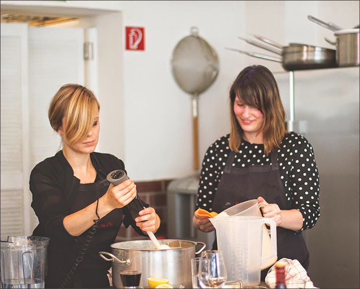 Die Gastgeberinnen von "Stadt Land Food", Supper Club zum Summer of Supper Die Gastgeberinnen: links: Sophia von Cucina Piccina, rechts: Simone von Pi mal Butter