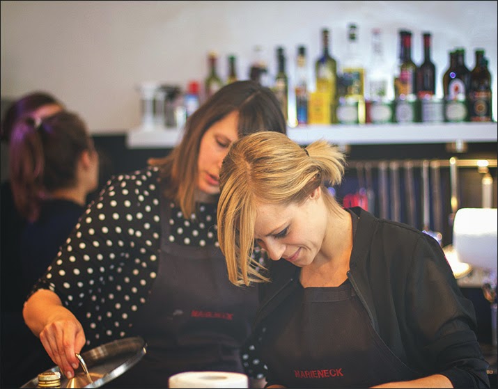 Die Gastgeberinnen von "Stadt Land Food", Supper Club zum Summer of Supper Die Gastgeberinnen: links: Simone von Pi mal Butter, rechts: Sophia von Cucina Piccina