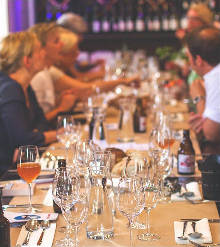 gedeckter Tisch im Marieneck, der Supperclub kann starten
