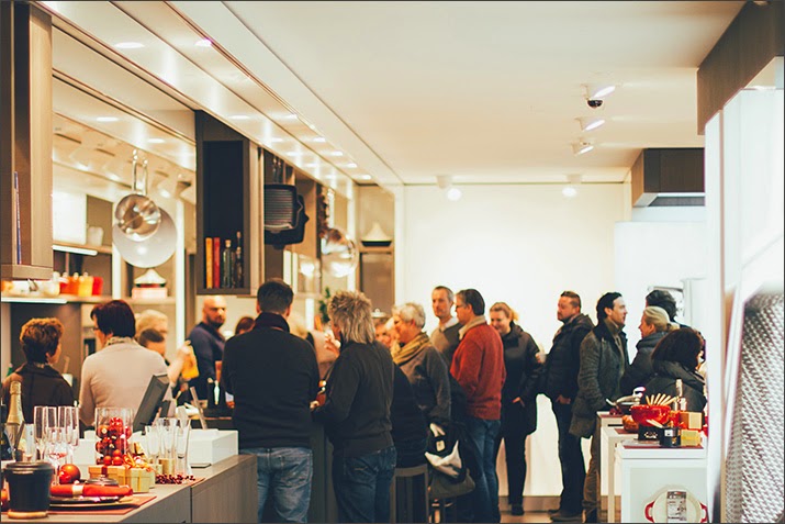 moey's kitchen zu Gast im Zwilling Flagship Store in Düsseldorf! Der Zwilling Flagship Store ist am verkaufsoffenen Sonntag gut besucht