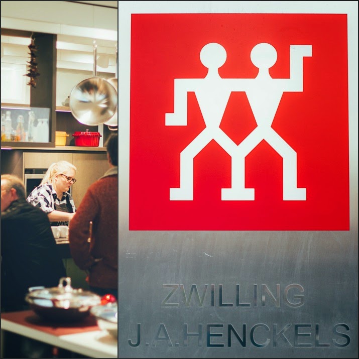 moey's kitchen zu Gast im Zwilling Flagship Store in Düsseldorf! Ich stehe in der Küche im Zwilling Flagships Store in Düsseldorf, Shop-Logo von Zwilling