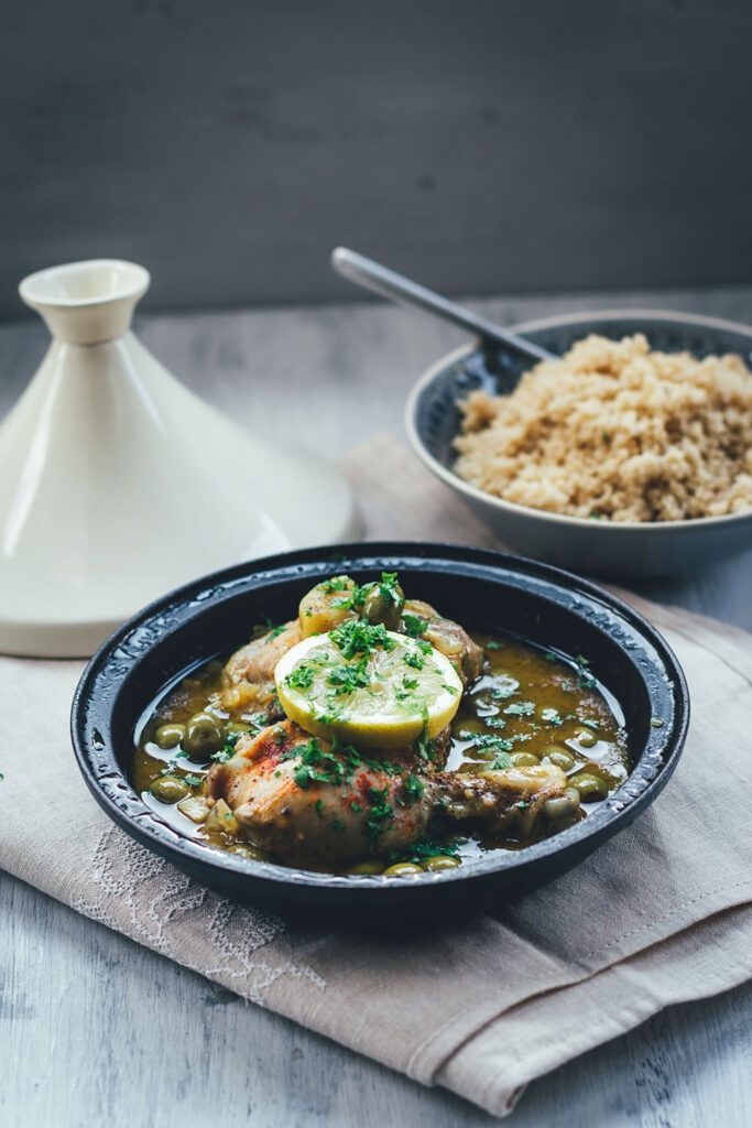 Tajine mit Hähnchenschenkel, Oliven und Zitrone | moeyskitchen.com