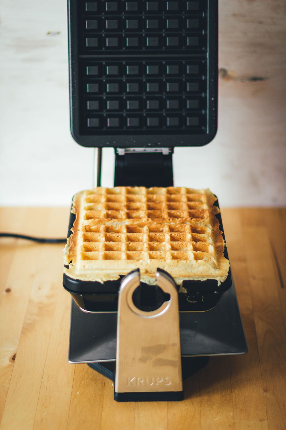 Rezept für dicke, knusprige Waffeln | belgische Waffeln, frisch gebacken und eingefroren zum Aufbacken im Toaster | moeyskitchen.com