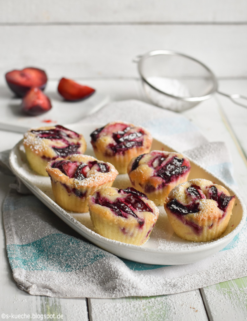Simone von der S-Küche zu Gast bei moey's kitchen: Rezept für saftige Pflaumen-Friands