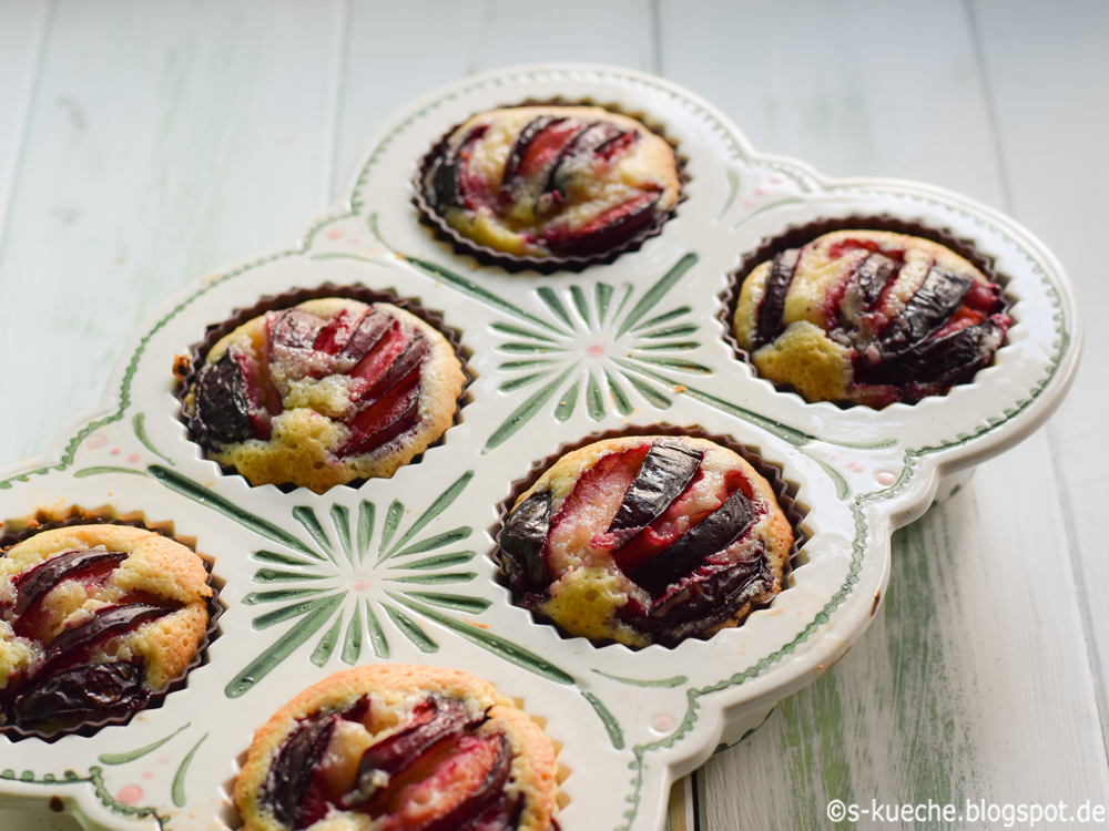 Simone von der S-Küche zu Gast bei moey's kitchen: Rezept für saftige Pflaumen-Friands