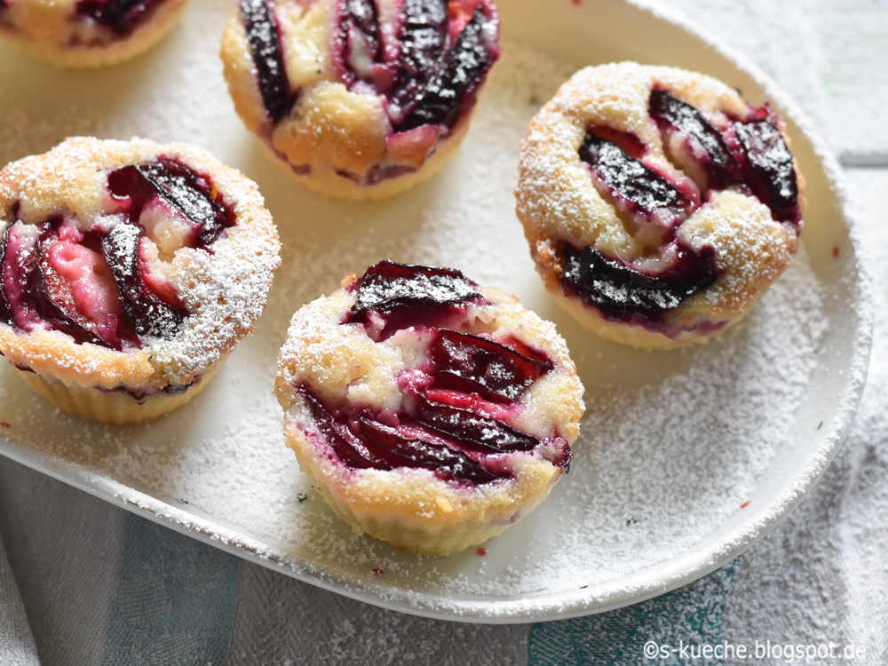 Simone von der S-Küche zu Gast bei moey's kitchen: Rezept für saftige Pflaumen-Friands