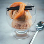 Rezept für cremiges Quittensorbet mit Vanille und Honig | aus der Eismaschine | moeyskitchen.com #sorbet #quitten #quittensorbet #eis #eismaschine #vanille #honig #foodblogger #rezepte