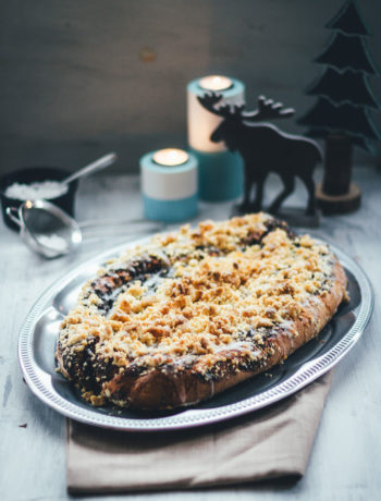 Rezept für Dresdner Mohnstriezel | So schmeckt sächsisch | Traditionelles Adventsgebäck mit Mohnfüllung | moeyskitchen.com #mohnstriezel #striezel #stollen #dresden #dresdnermohnstriezel #mohn #rezepte #foodblogger #adventsrezepte #weihnachtszeit #weihnachtsbäckerei #backrezepte
