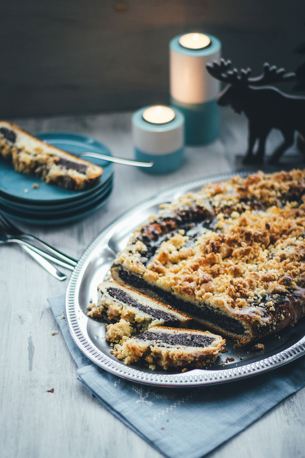 Rezept für Dresdner Mohnstriezel | So schmeckt sächsisch | Traditionelles Adventsgebäck mit Mohnfüllung | moeyskitchen.com #mohnstriezel #striezel #stollen #dresden #dresdnermohnstriezel #mohn #rezepte #foodblogger #adventsrezepte #weihnachtszeit #weihnachtsbäckerei #backrezepte