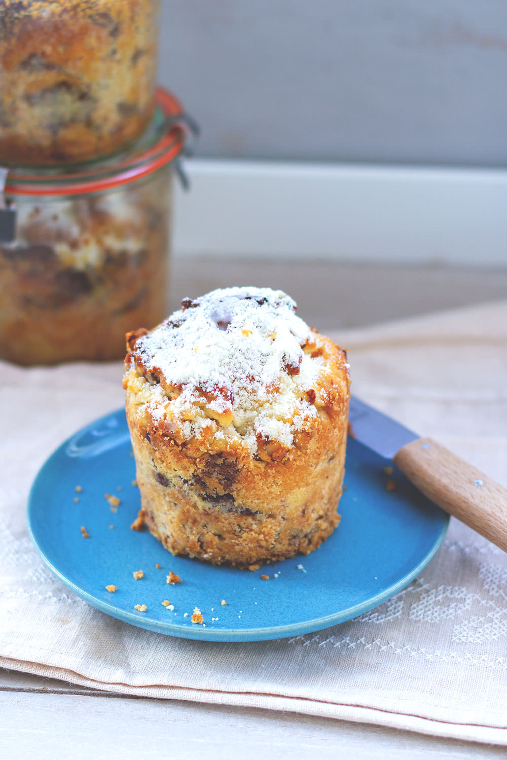 Nougatstollen im Glas | Saftiger Butter-Hefe-Stollen mit Nussnougat und gerösteten Haselnüssen | im Glas gebacken ein tolles Geschenk aus der Küche | moeyskitchen.com #stollen #nougatstollen #kuchenimglas #weihnachten #advent #rezepte #foodblog