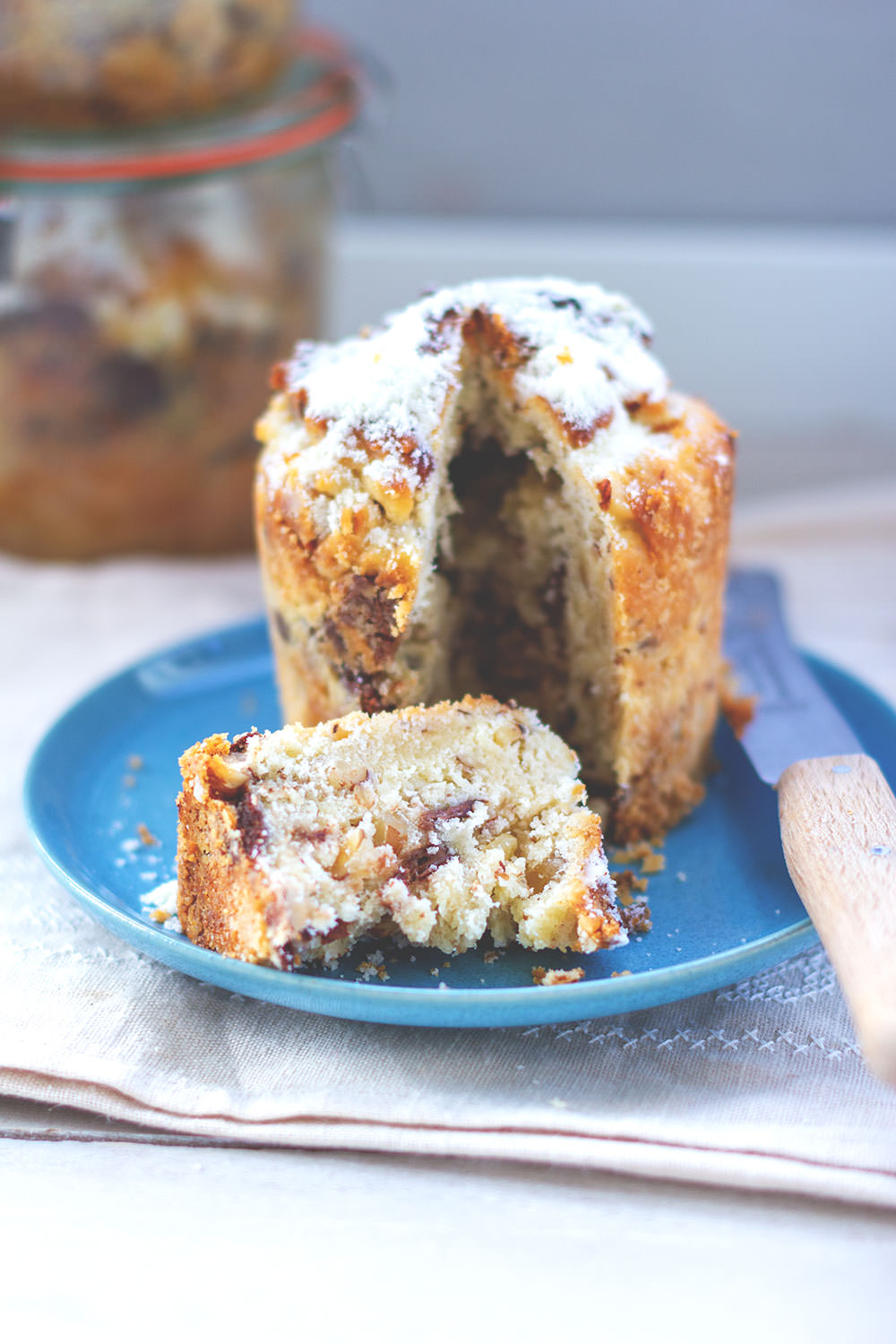 Nougatstollen im Glas | Saftiger Butter-Hefe-Stollen mit Nussnougat und gerösteten Haselnüssen | im Glas gebacken ein tolles Geschenk aus der Küche | moeyskitchen.com #stollen #nougatstollen #kuchenimglas #weihnachten #advent #rezepte #foodblog