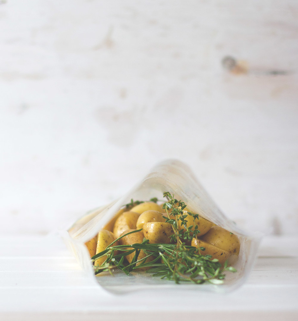 Sous-vide für zu Hause - mit Produktvorstellung von Klarstein für Vakuumierer und Thermalisierer (Sous-vide-Garer) und Rezept für Rindersteaks mit knusprigen Kartoffeln Sous-vide für zu Hause - mit Produktvorstellung von Klarstein für Vakuumierer und Thermalisierer (Sous-vide-Garer) und Rezept für Rindersteaks mit knusprigen Kartoffeln