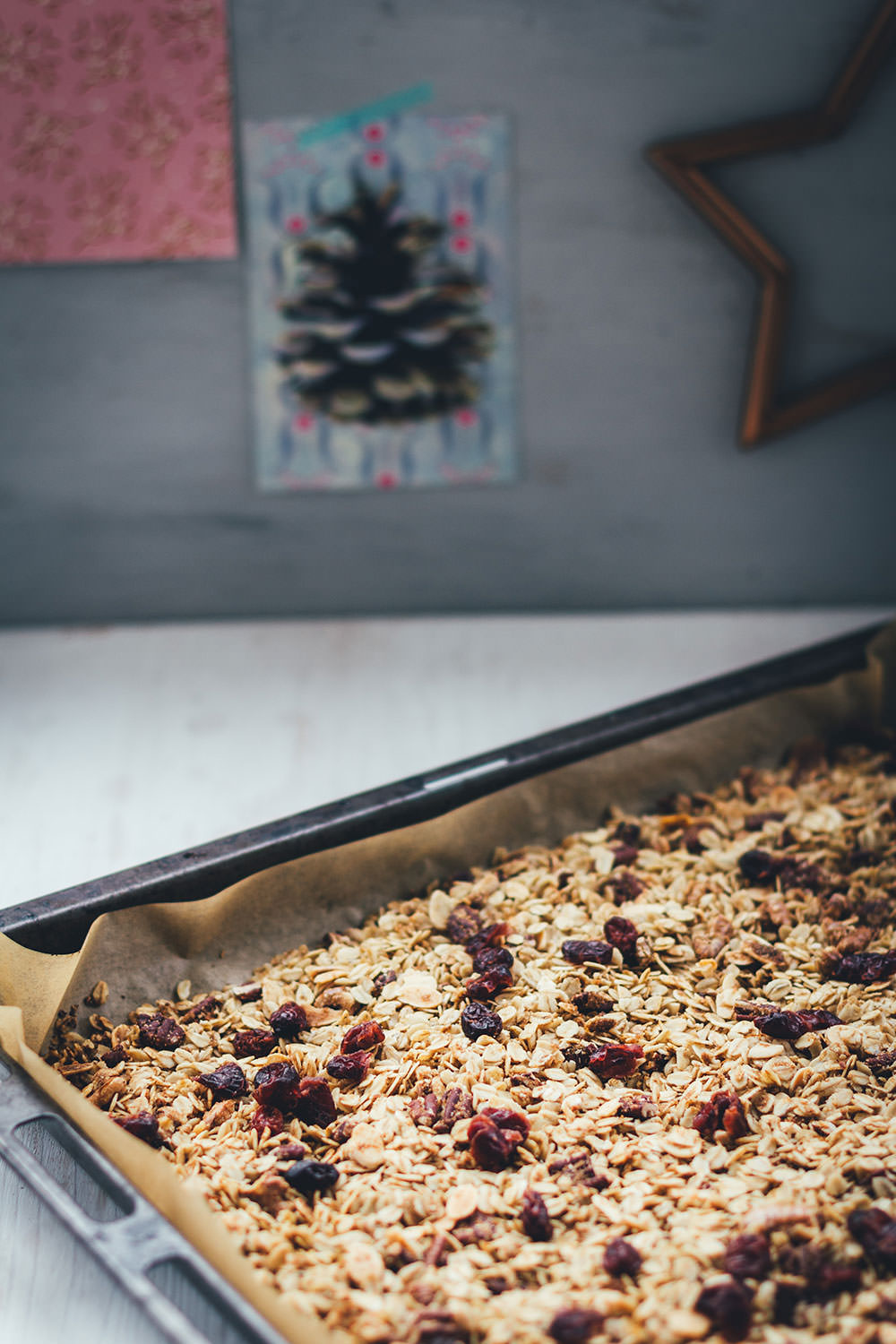 Rezept für X-mas Granola | leckeres weihnachtliches Knuspermüsli | mit Verpackungstipps für das Weihnachtsmüsli | moeyskitchen.com #granola #knuspermüsli #müsli #weihnachten #weihnachtsgeschenk #geschenkidee #geschenkeausderküche #foodblogger #rezepte